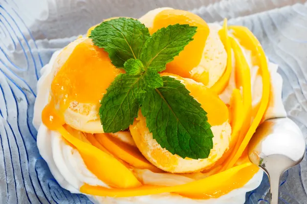 Mango ice cream — Stock Photo, Image