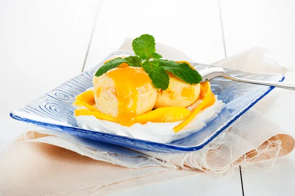 Mango ice cream — Stock Photo, Image