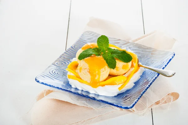 Mango ice cream — Stock Photo, Image