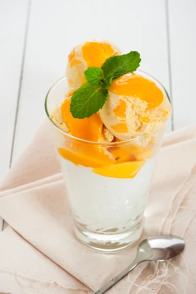 Mango icecream — Stockfoto