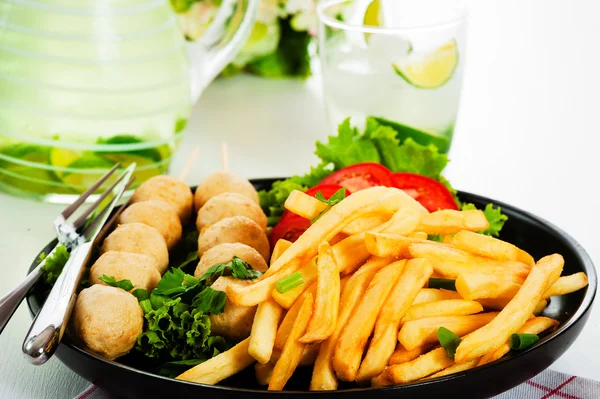 Potatoes fries and meat balls — Stock Photo, Image