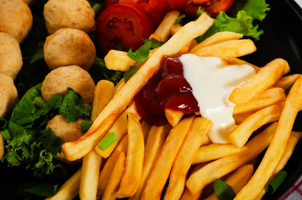 Potatoes fries and meat balls — Stock Photo, Image