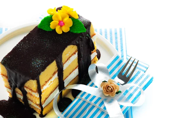 Cake met chocolade en bloem — Stockfoto