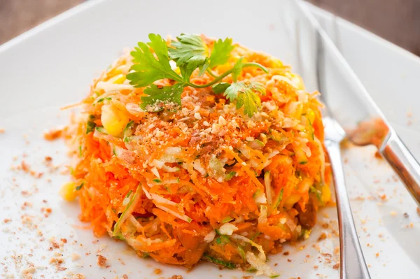 Pikantní mrkvový salát — Stock fotografie