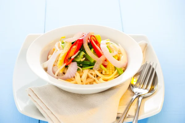 Spicy vegetarian noodles — Stock Photo, Image