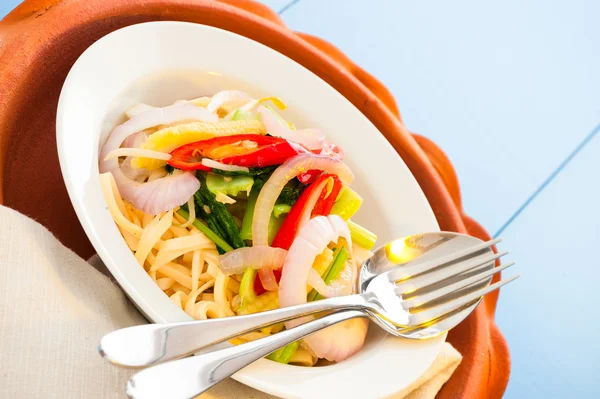 Spicy vegetarian noodles — Stock Photo, Image
