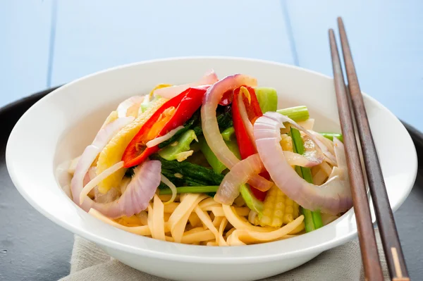 Spicy vegetarian noodles — Stock Photo, Image