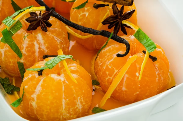 Mandarins in spiced syrup — Stock Photo, Image