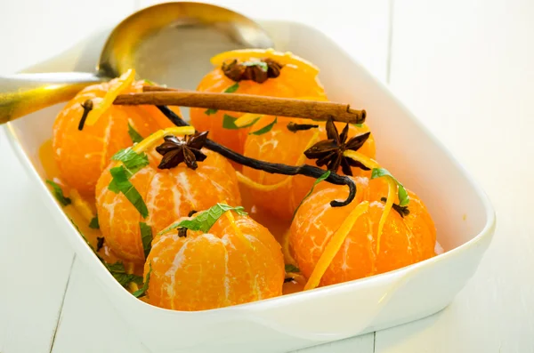 Mandarins in spiced syrup — Stock Photo, Image