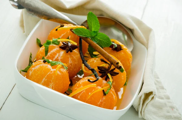 Mandarinas en almíbar especiado —  Fotos de Stock