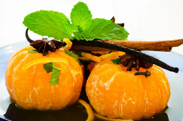 Mandarins in spiced syrup — Stock Photo, Image