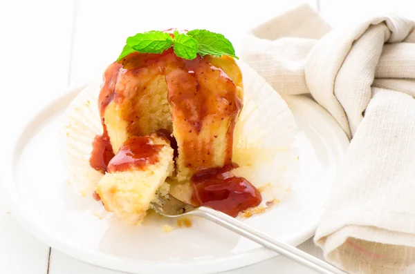 Strawberry muffin — Stock Photo, Image