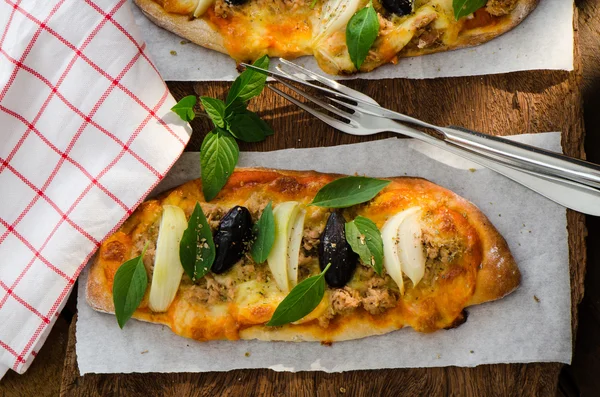 Mini tonfisk pizza — Stockfoto