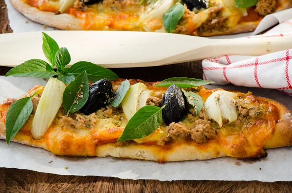 Mini tonfisk pizza — Stockfoto