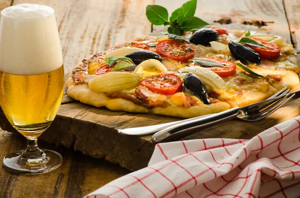 Pizza fatta in casa — Foto Stock