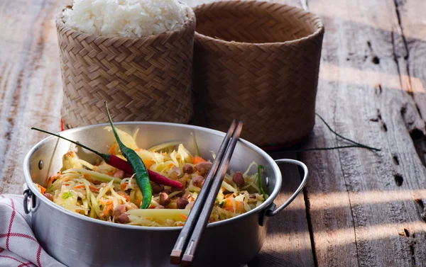 Thailändsk papaya sallad — Stockfoto