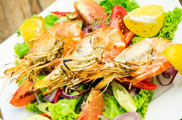 Camarones en un plato — Foto de Stock