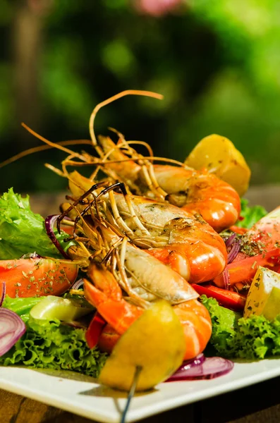 Shrimps on a plate — Stock Photo, Image