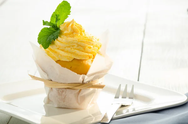 Lemon cupcake — Stock Photo, Image