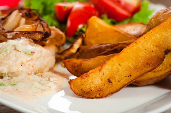 Potatoes chicken dish — Stock Photo, Image