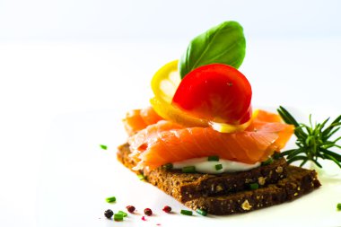 kanepeler füme somon ile