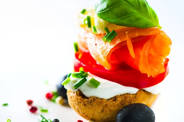 Tartine con salmone affumicato — Foto Stock