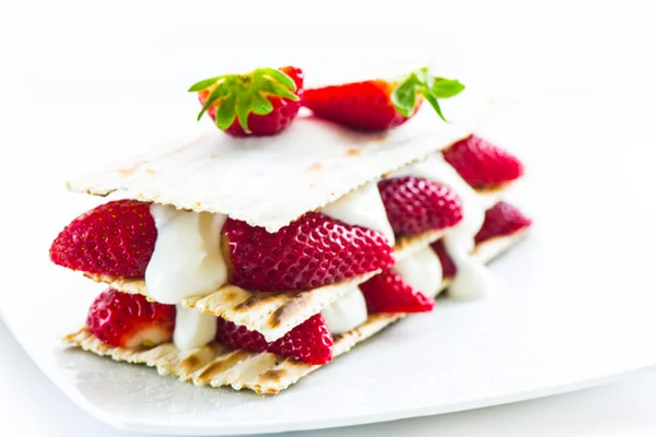Small strawberry cake — Stock Photo, Image