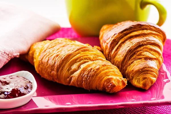 Colazione con croissant — Foto Stock