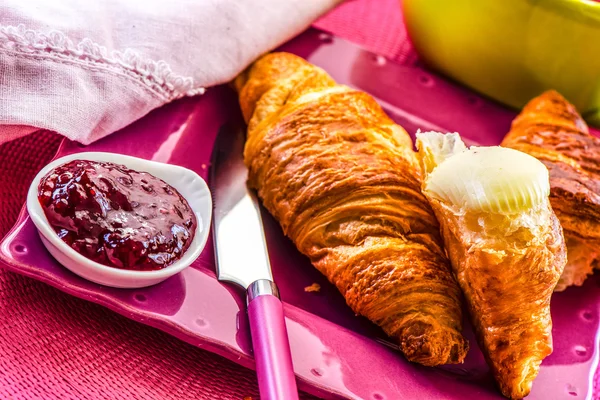 Desayuno cruasán — Foto de Stock