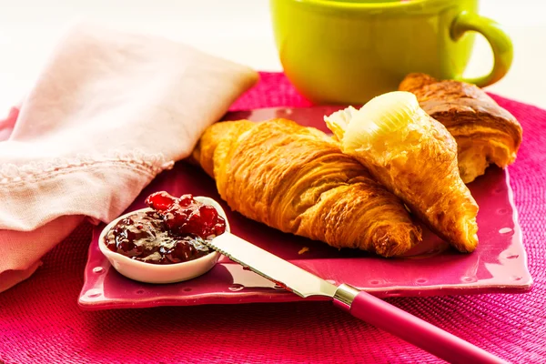 Croissant frukost — Stockfoto