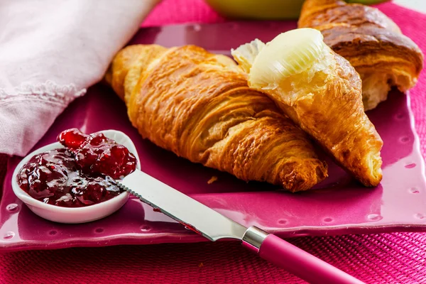 Colazione con croissant — Foto Stock