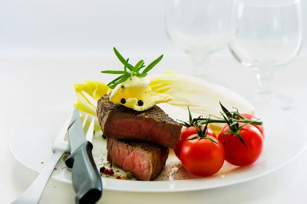 Steak with vegetables — Stock Photo, Image