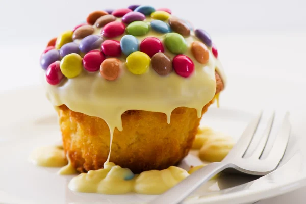 Cupcake e smarties — Fotografia de Stock