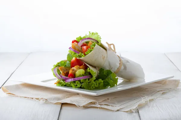 Duas tortilhas de frango ou tacos — Fotografia de Stock