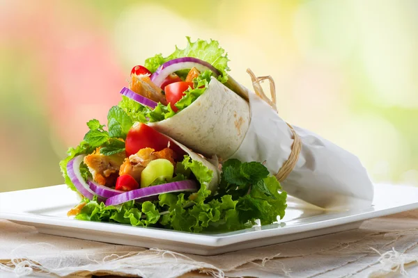 Zahradní čerstvé kuřecí Tortilla — Stock fotografie