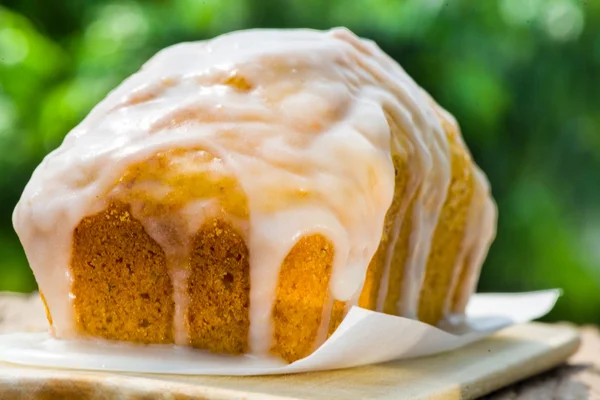 Cukrozott, vaníliás puding torta — Stock Fotó