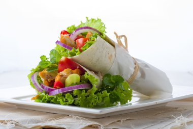 Taze soğan tavuk Tortilla