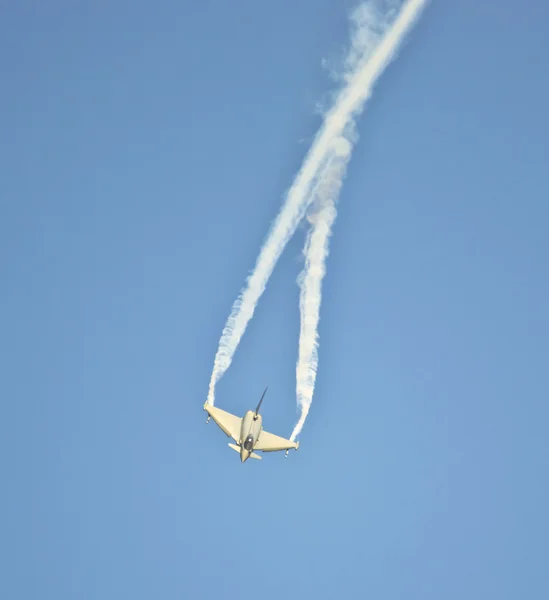 Acrobat spectacle aérien de l'avion à réaction militaire — Photo