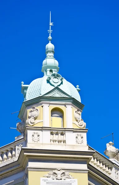 Dôme bleu de beau vieux bâtiment vintage — Photo