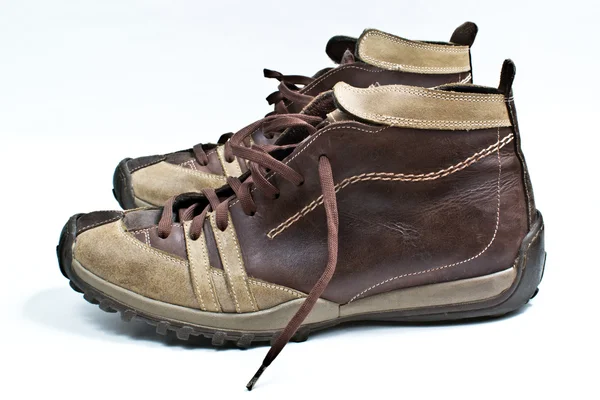 Chaussures homme en cuir marron isolées sur fond blanc — Photo