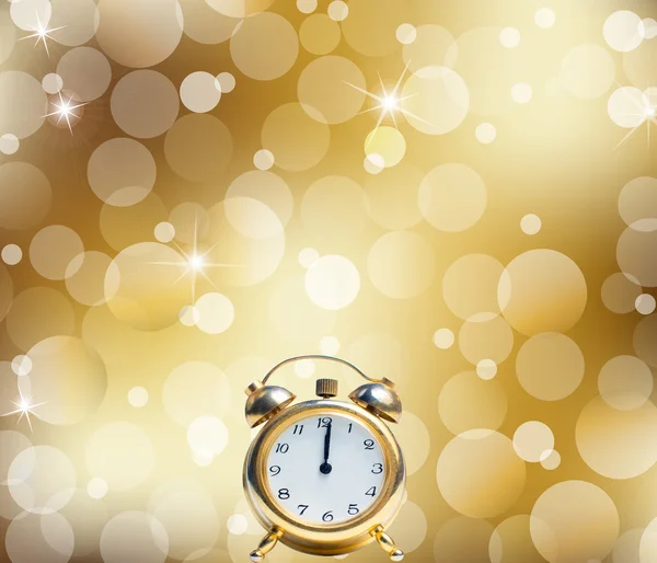 A Happy New Year Clock Striking Midnight abstract Lights on gold background — Stock Photo, Image