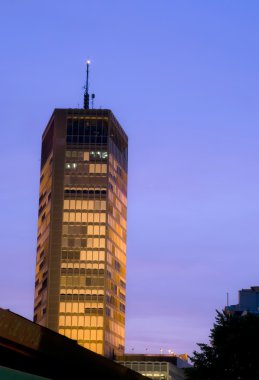 Modern bina gökdelen gece sahne beogradjanka Belgrad Sırbistan
