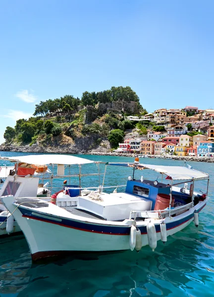 Barca su una spiaggia Corfù Grecia — Foto Stock