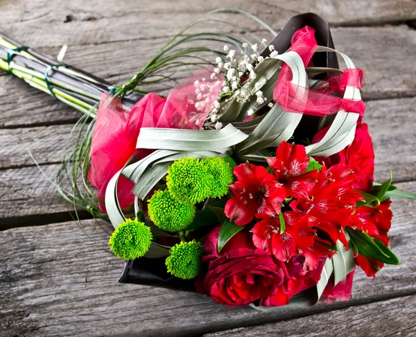 Bouquet da sposa su legno antico vintage — Foto Stock