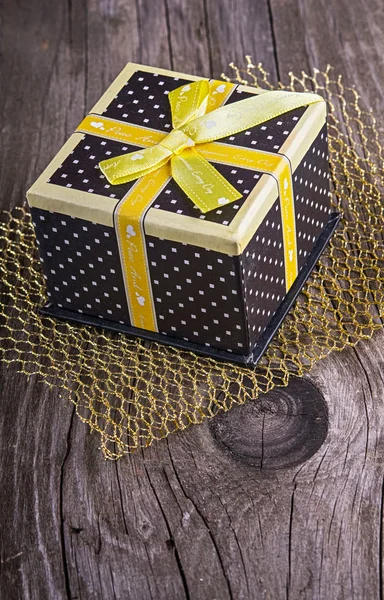 Gift box on wood — Stock Photo, Image