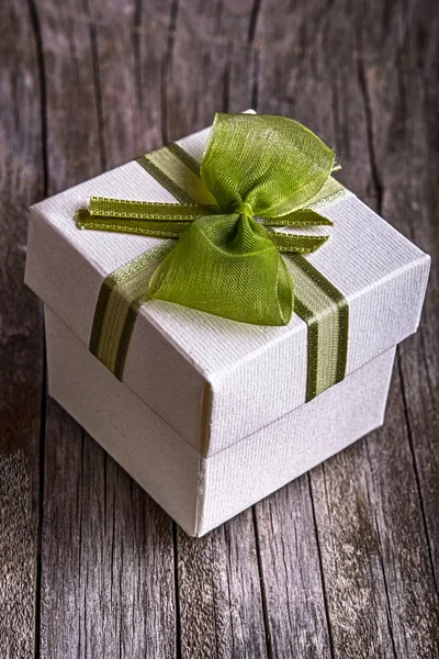 Gift box on wood — Stock Photo, Image