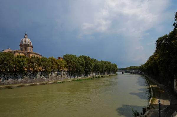 Photo Tiber River Church Chiesa Parrocchiale San Giovanni Battista Dei — Stockfoto