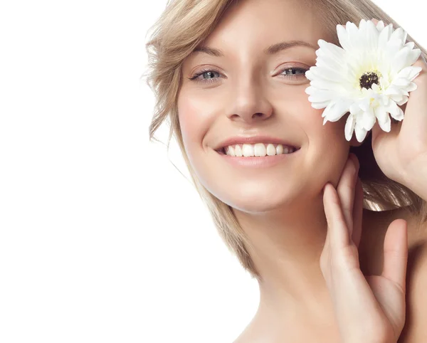 Frau mit weißer Blume — Stockfoto