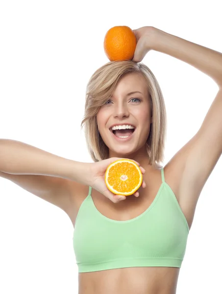 オレンジを持つ女性 — ストック写真