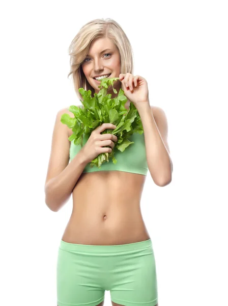 Wanita sedang makan salat — Stok Foto